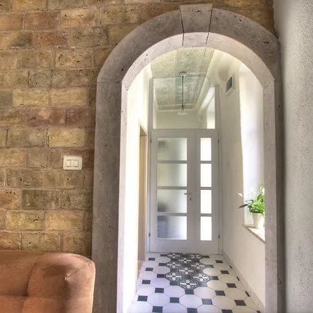 Petrizio Palace شقة