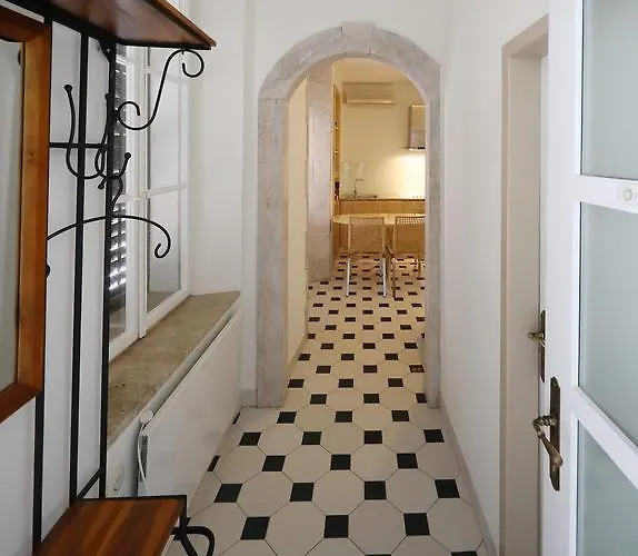 Petrizio Palace