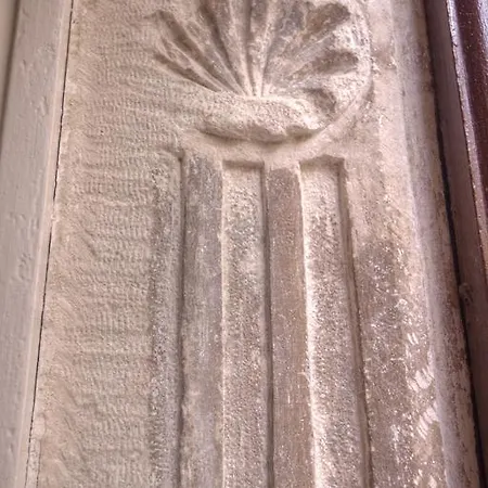 Petrizio Palace *