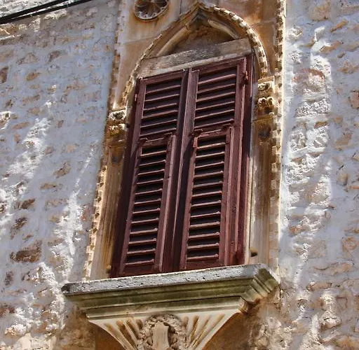 Petrizio Palace