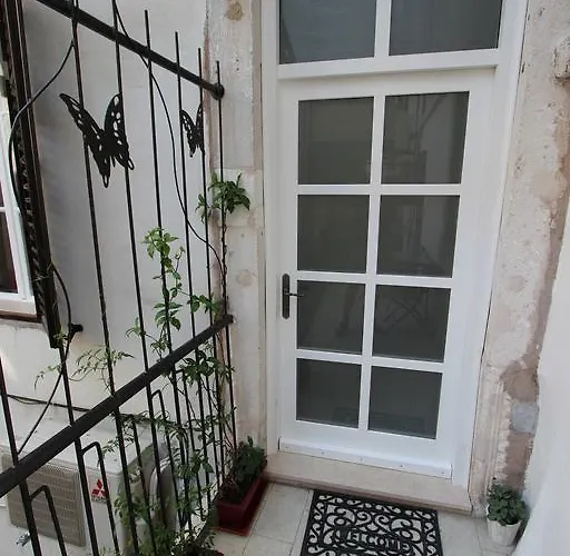Petrizio Palace *